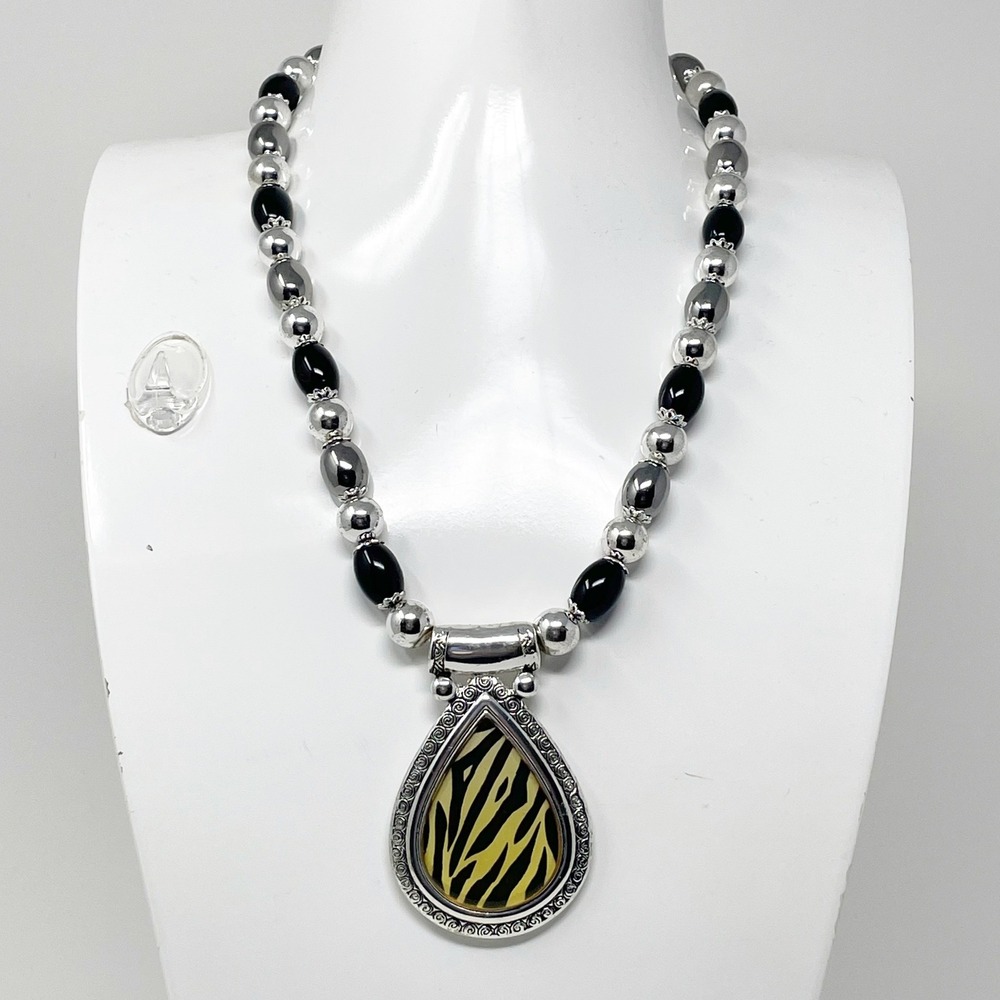 Y2K Tiger Stripe Silver Tone Metal Pendant Necklace Animal Zebra Plastic Beads